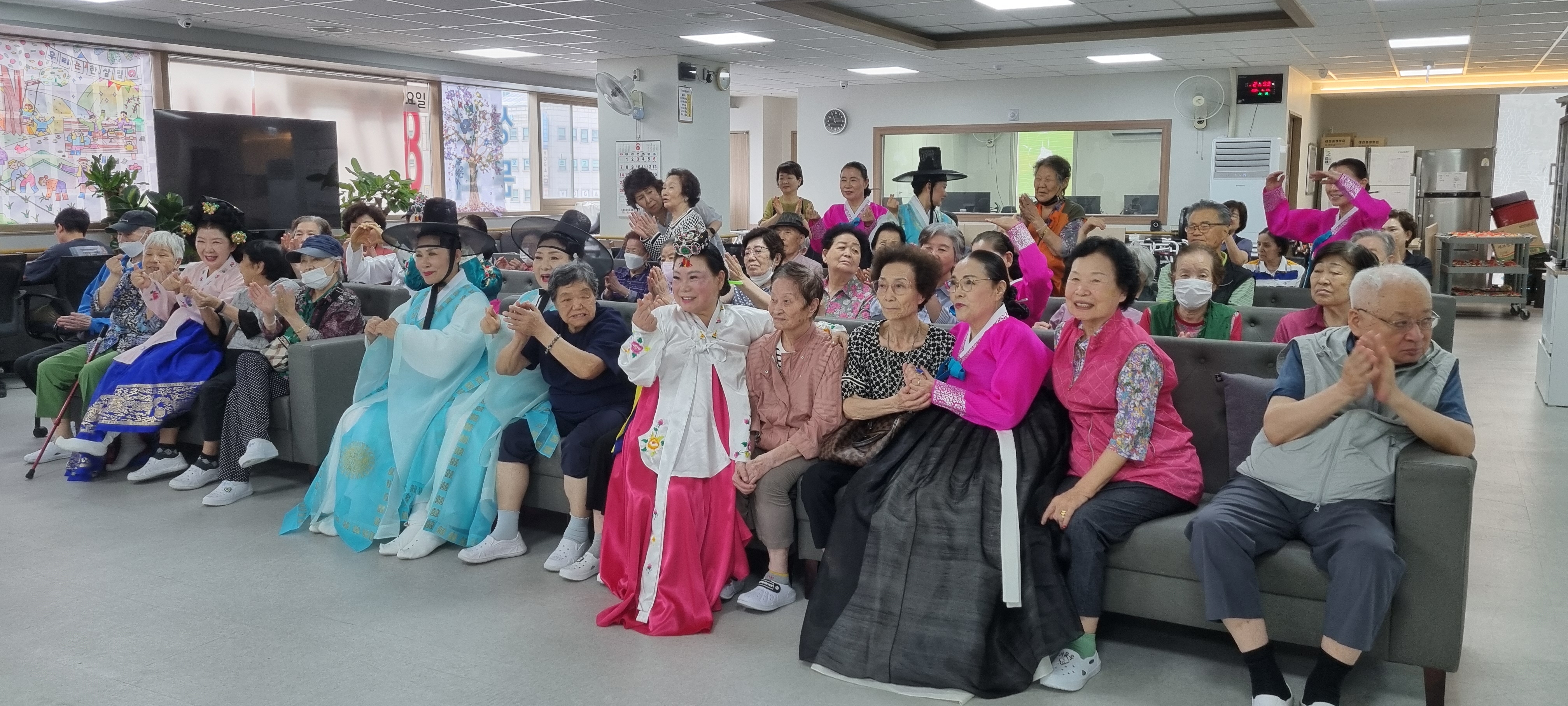 공연사진 어르신.jpg